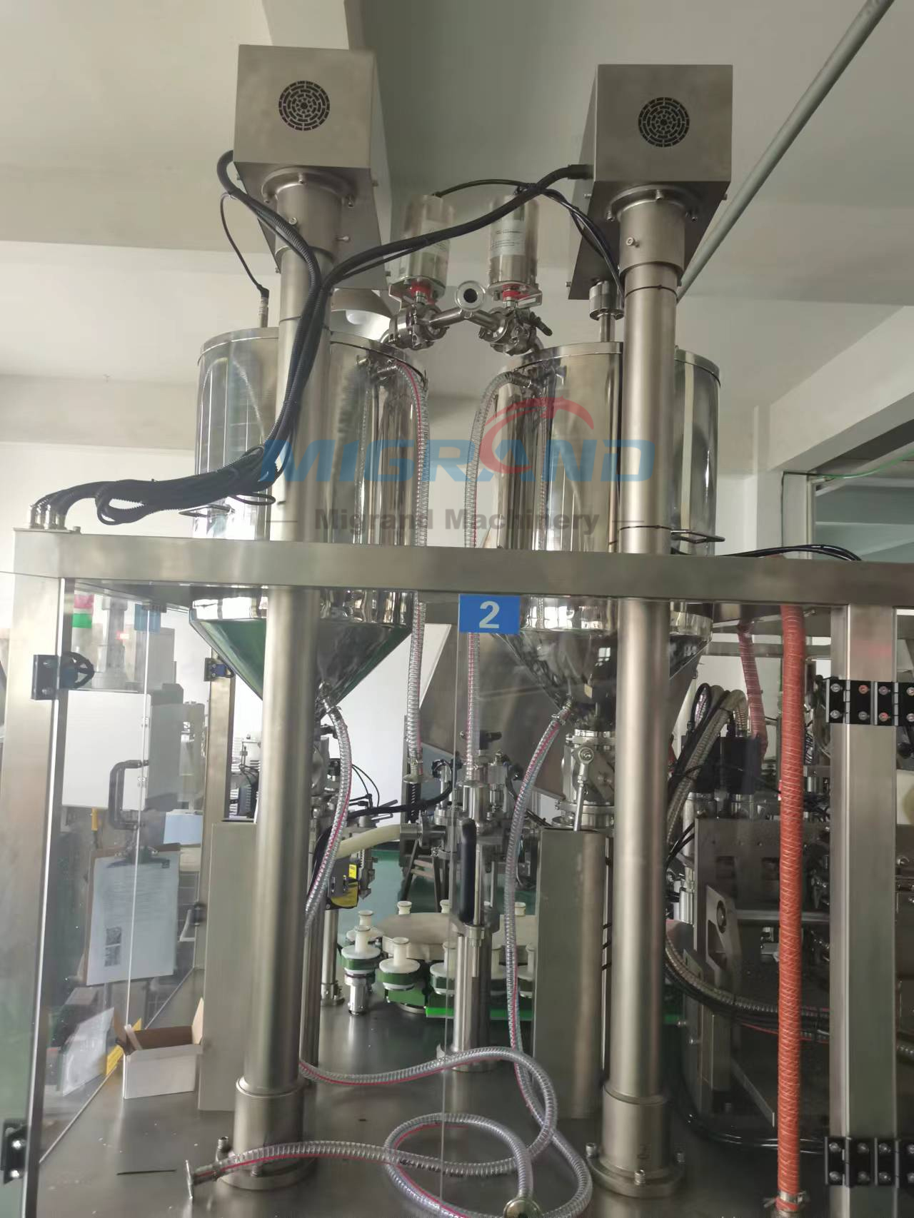 GD-150A Hopper with heating and mixing-1 Phễu GD-150A có hệ thống sưởi và trộn-1