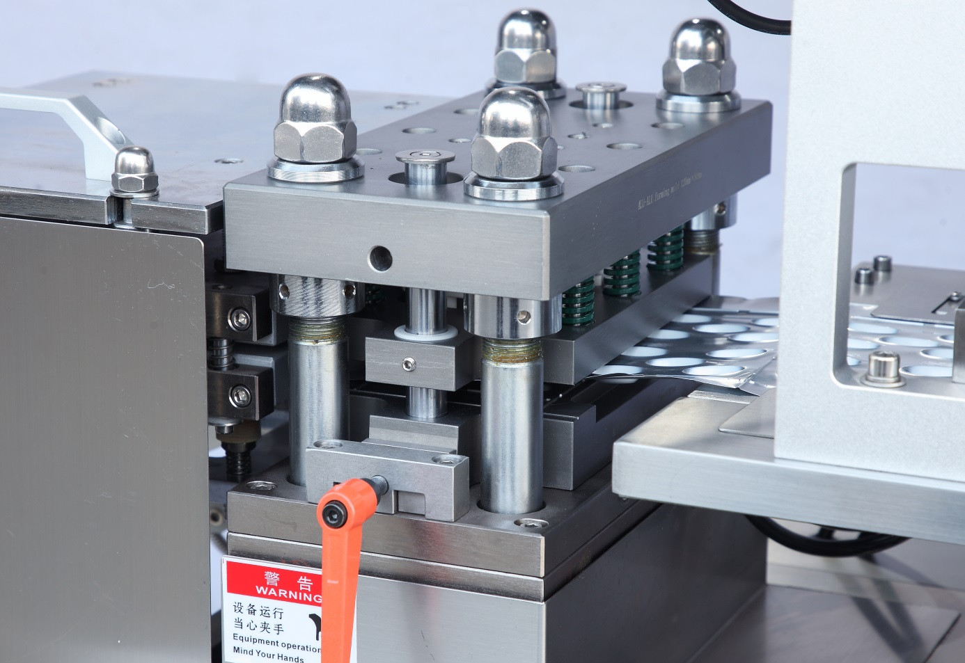 Trạm đ&uacute;c v&agrave; lắp đặt nhanh