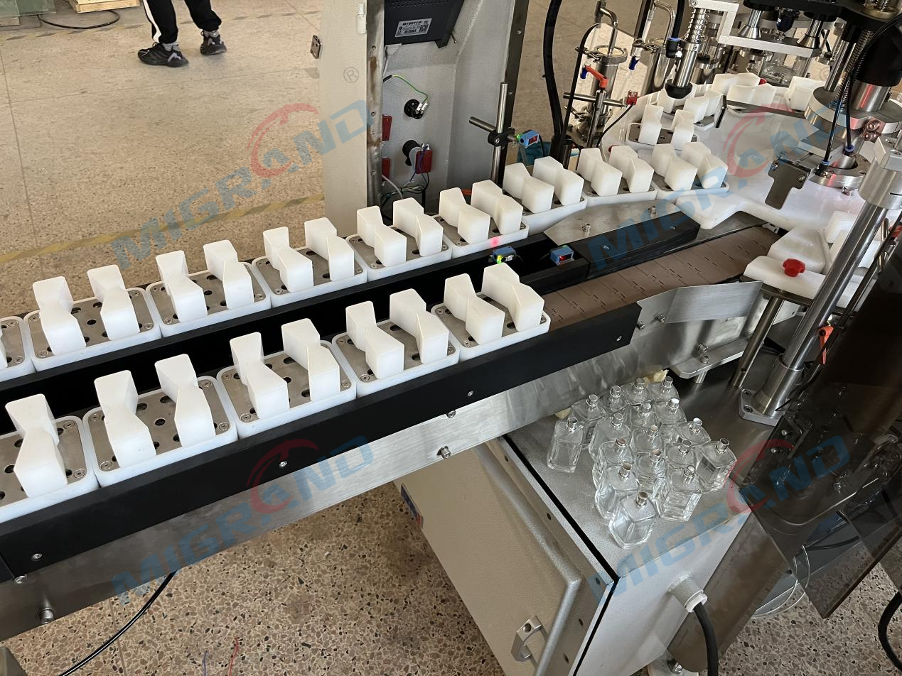 Băng băng chai nước thải của m&aacute;y nước hoa