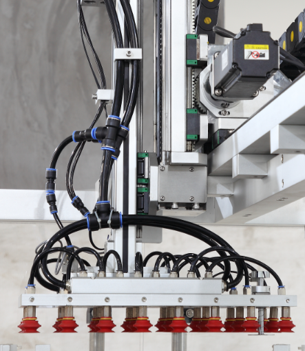 Người thao t&uacute;ng nắm lấy