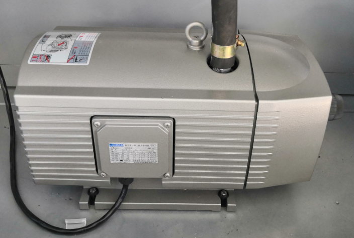 Bơm ch&acirc;n kh&ocirc;ng Beck của Đức cung cấp ch&acirc;n kh&ocirc;ng c&ocirc;ng suất cao ổn định.